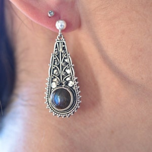 Natural labradorite earrings in 925 silver / vintage boho women's dangle earrings / handmade in Italy.