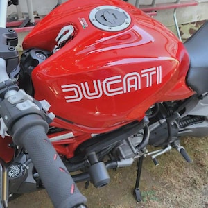 T-SHIRT DUCATI REPLICA MGP24 T-shirt au style sportif réplique Ducati T-SHIRT DUCATI REPLICA MGP24 T-shirt au style sportif réplique Ducati
