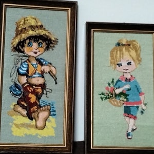 Paire de deux tapisseries, garçon et fille, tapisseries faites à la main, idéales pour les chambres d’enfants, pointe d’aiguille vintage, art de l’aiguille, puce murale