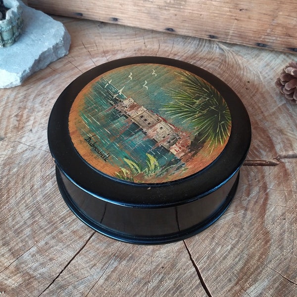 Vintage round wooden box with a picture of Dubrovnik from the 60s