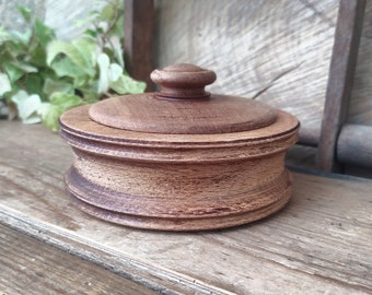 Pot à herbes aromatiques ancien en bois tourné, petite boîte ronde en bois