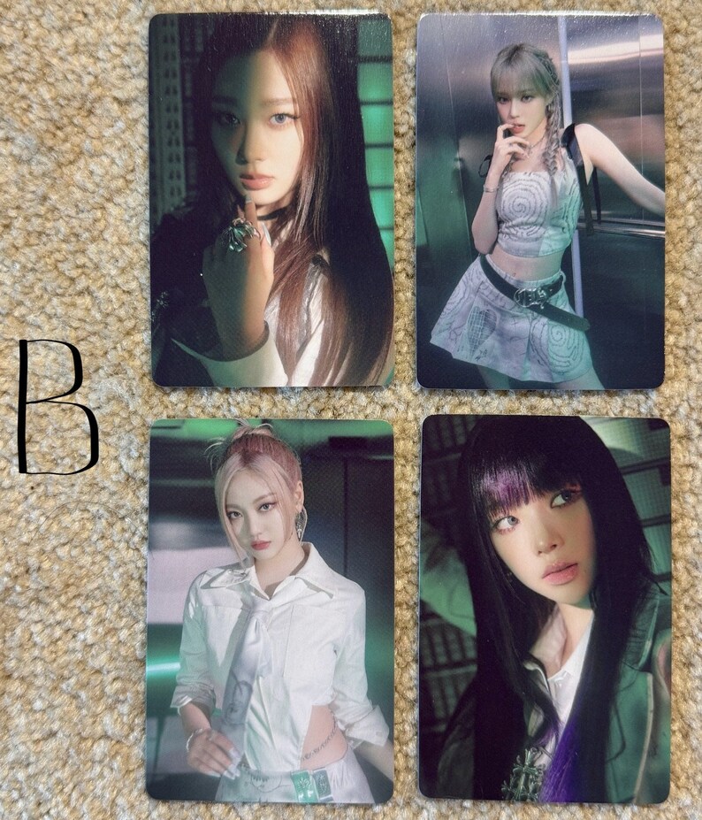 Collector Photo Cards 55-Piece AESPA Lomo Photocard Set - Features