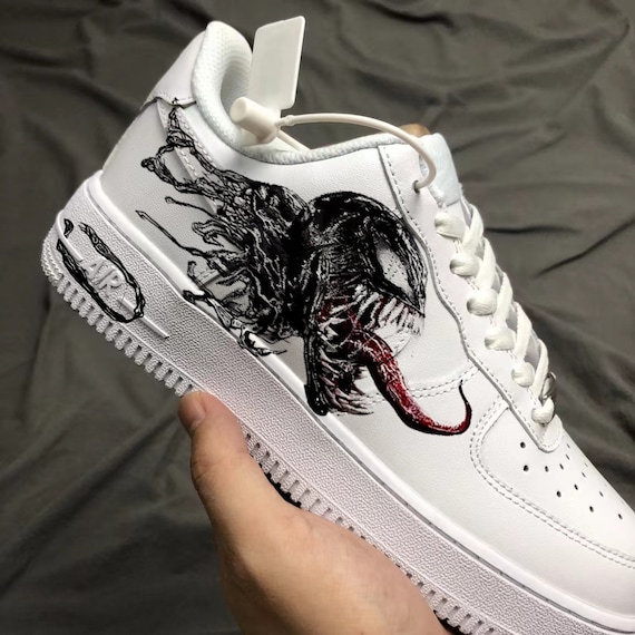nike air force z różowym znaczkiem