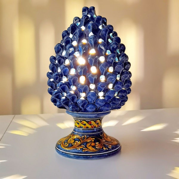 Sicilian Pigna lamp, in authentic and precious Caltagirone ceramic, entirely handmade. Sicilian handmade