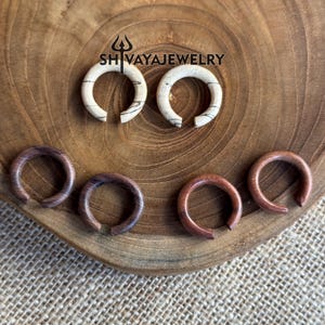 4g 6g 8g Simple Gauge Earrings, Wood Spiral, Wood Post Earrings, Handcarved Earrings, Handmade Jewelry, Wooden Accessories, Saba Wood