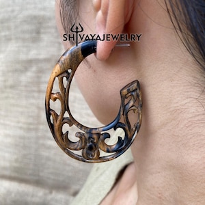 Tribal nep-oorbellen, houten oorbellen, handgesneden oorbellen, handgemaakte sieraden, houten accessoires.
