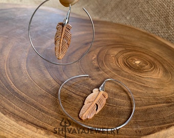 Pendientes de pluma de plata de ley, pendientes de hueso premium, accesorios hechos a mano, hueso reciclado, ganchos de plata de ley, joyería tallada a mano