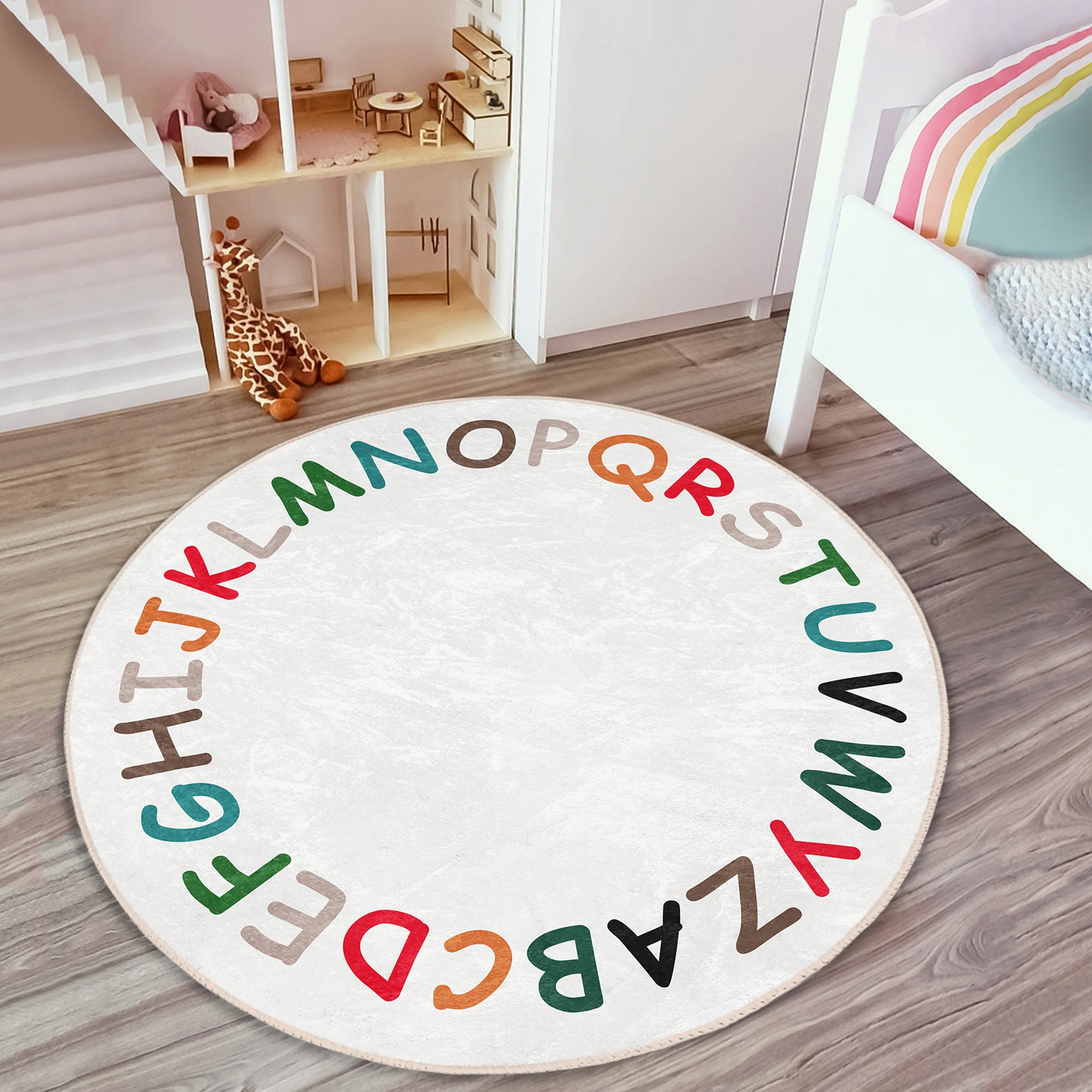 Discover Letters Round Floor Pad