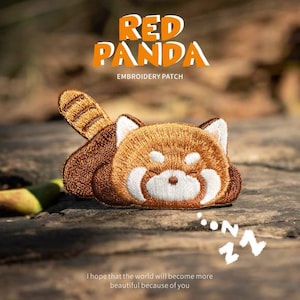Könnte beinhalten: Ein gestickter Bügel-Patch mit einem schlafenden Roten Panda, mit dem Text "RED PANDA" und "EMBROIDERY PATCH" über dem Bild und "...Zzz" darunter. Der Text unter dem Bild lautet "Ich hoffe, dass die Welt durch dich schöner wird."