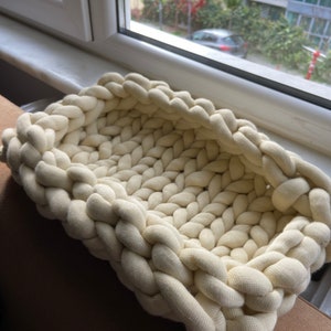 CAT WINDOW BED, cute cat bed, vegan cat bed for windowsill, cat bed, dog bed, chunky knit cat bed, katzenbett fensterbank, bed for pet