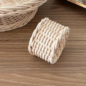 Set di 4 anelli per tovaglioli in rattan – Decorazione da tavola rustica fatta a mano – Apparecchiatura da tavola per matrimonio in stile boho – Porta tovaglioli in vimini naturale