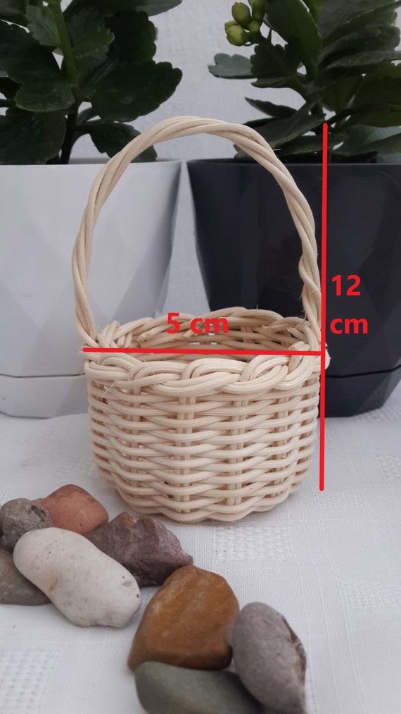 TOYANDONA 2-Piece Mini Wicker Baskets - Dollhouse Accessories, Craft Props (5x4x2cm)