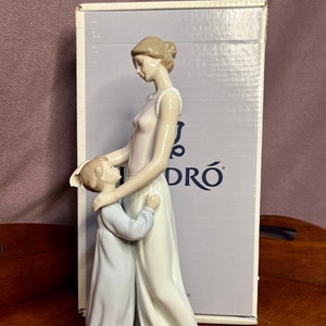 Lladró Porcelain Figurine: Mother Daughter &quot;Someone to Look Up To&quot; (2000)