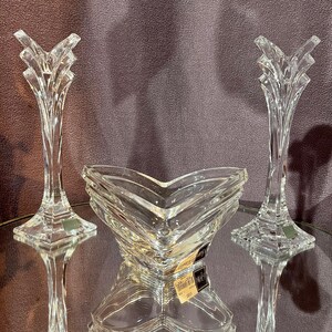 Lot de trois luminaires Art déco en cristal MIKASA, bougeoirs assortis en cristal Mikasa, bougeoirs votifs Mikasa, bougies en cristal Mikasa