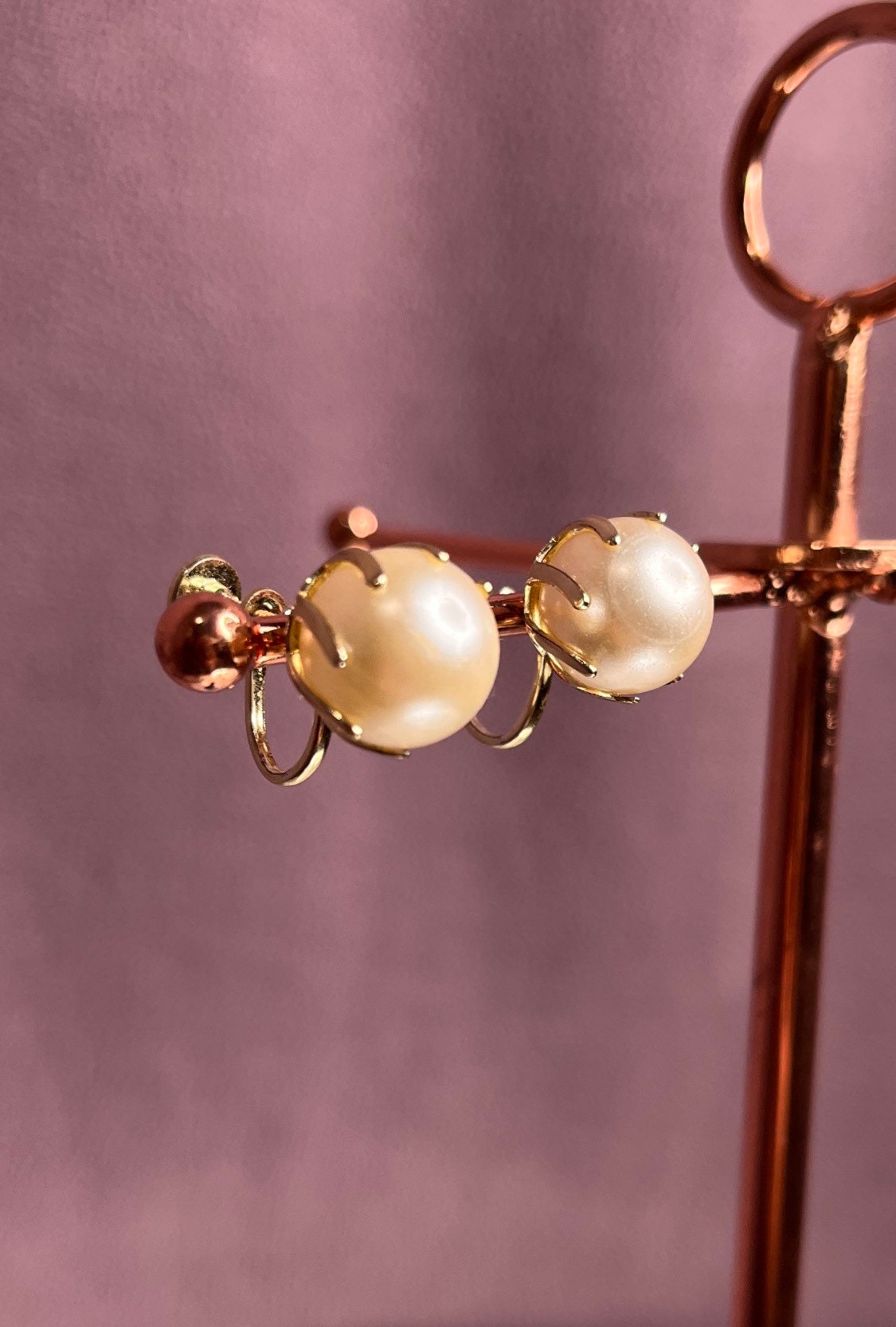 Boucles D'oreilles Vintage En Métal Doré Avec Perles - Anciennes Et Pleines De Charme