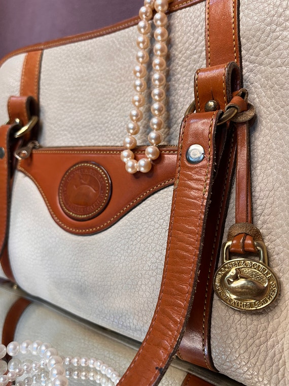 Dooney & Bourke Leather Pocketbook Color Bone Cla… - image 4