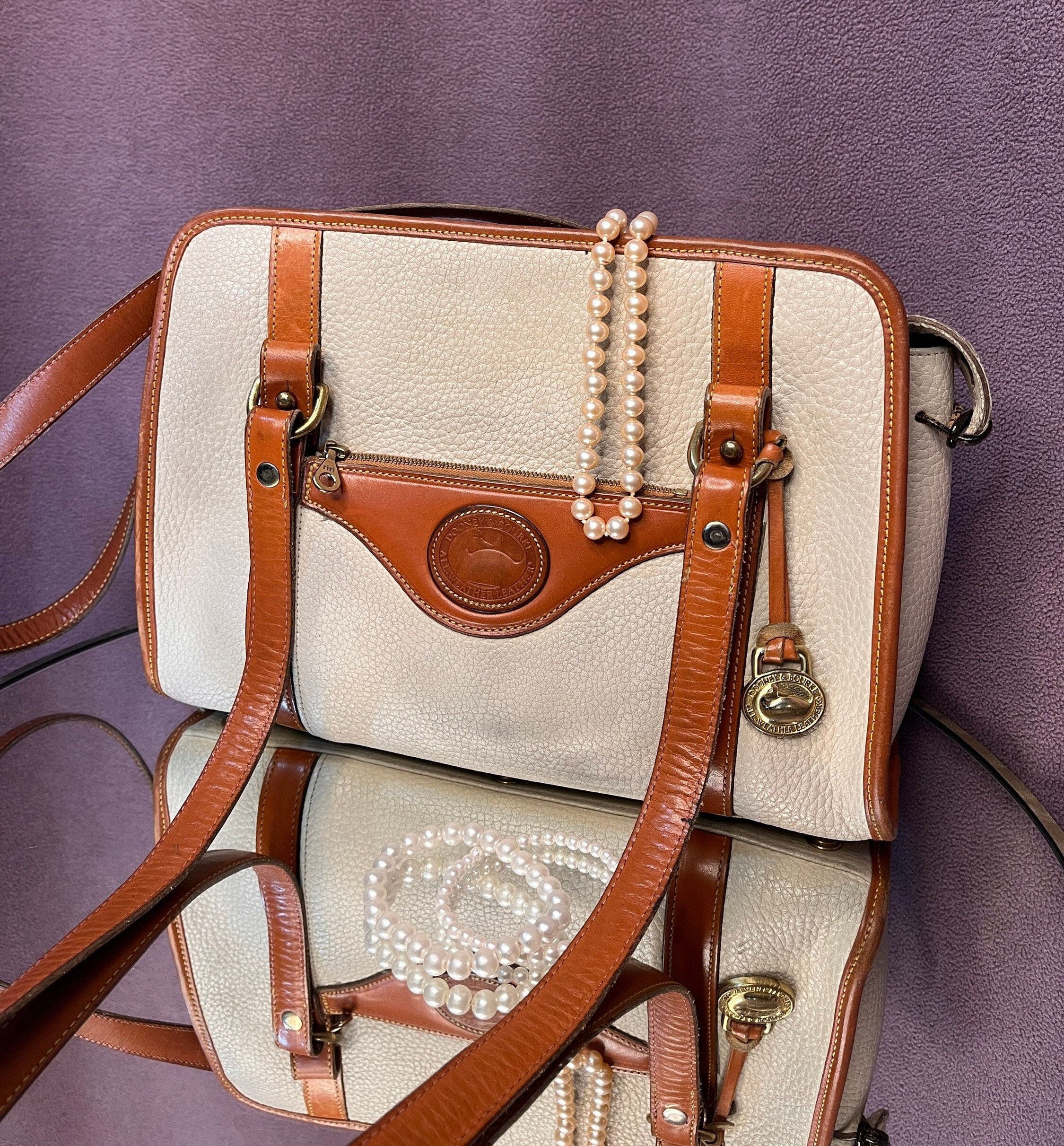 Dooney & Bourke Leather Pocketbook Color Bone Classic All Dooney & Bourke Leather Pocketbook Color Bone Classic All