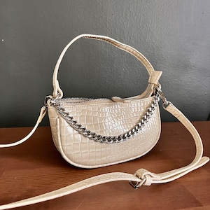 Bolso de hombro beige con estampado de serpiente sintética de Urban Outfitters, bolso beige, bolso de mujer de piel de serpiente, bolso de mano para mujer, bolso beige.
