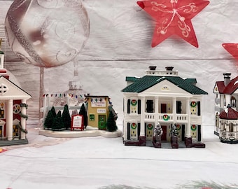 Département 56 Original Snow Village, Département 56 Bâtiments illuminés, Southern Colonial, Queen Anne Victorian, Lot d'arbres, Noël de l'église coloniale