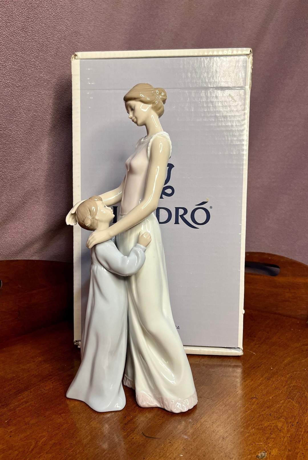 Official Lladró Porcelain Figurine Someone to Look up to Mother