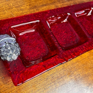 Red Christmas Candy Dish Gift, Textured Ruby Glass Divided Tray Holiday Home Decor, Pewter Santa Claus Adorned Red Ruby Hosting Serving Tray