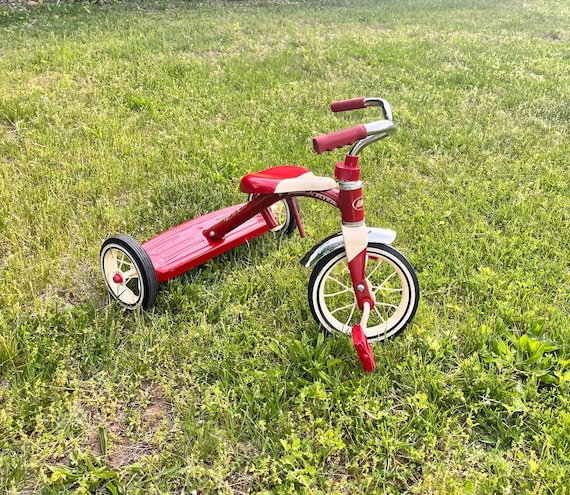 radio flyer classic red tricycle