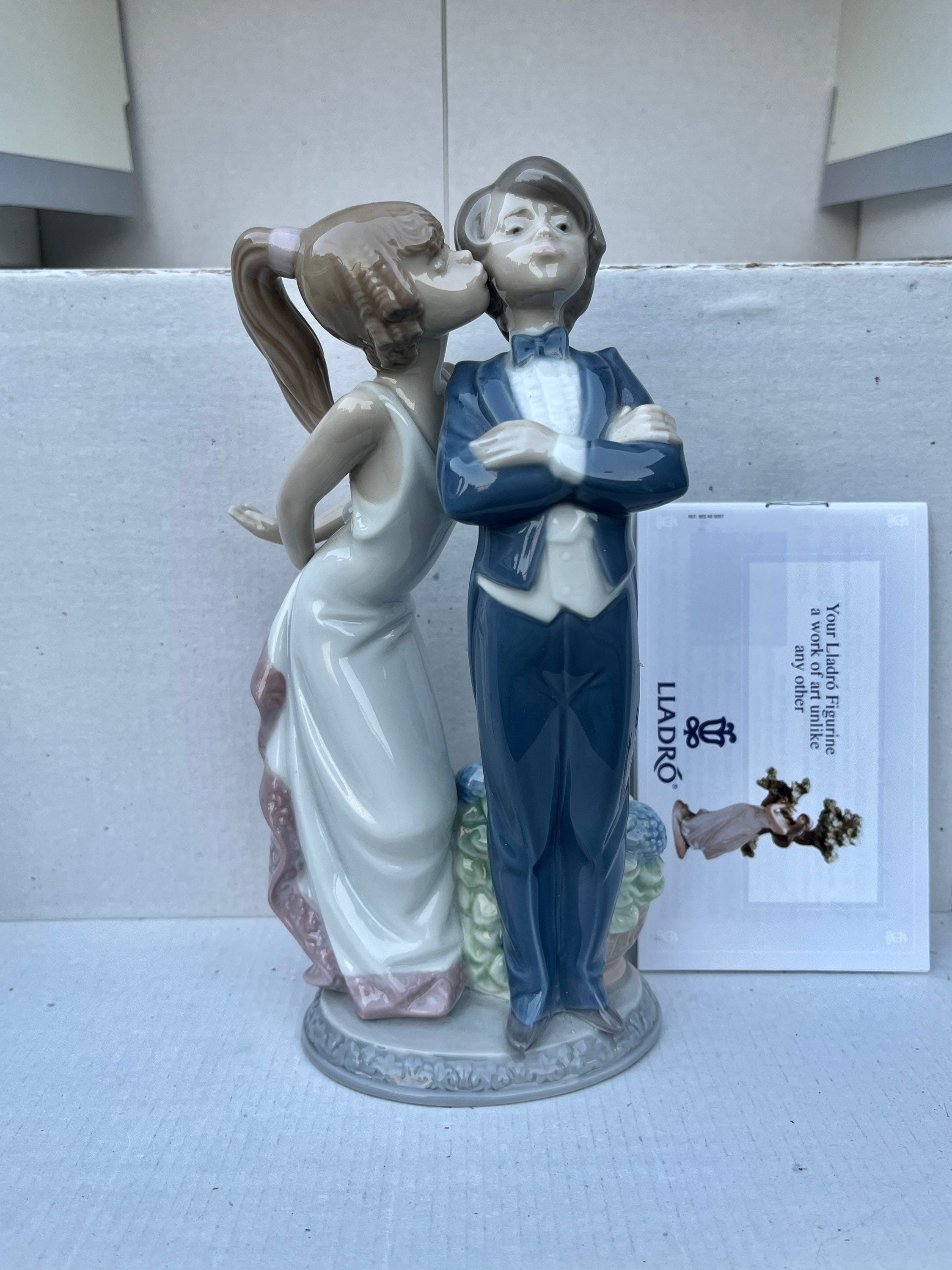 Lladró Porcelain Figurine: 