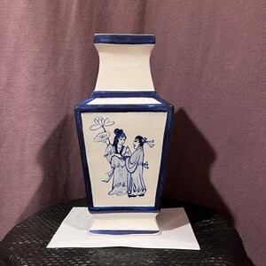 Vase Vintage Porcelain, Vase Blue and White Famille Rose Mandarin, Vase Chinese Export Circa 1960, Vase Decorative, Vase Collectible Classic