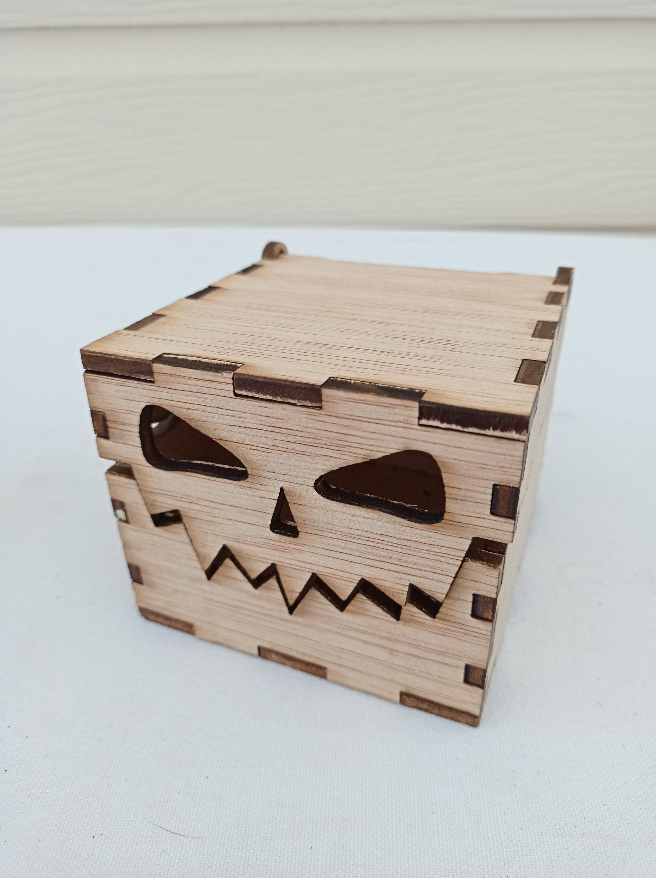 Monstrueuse Boîte en Bois, Découpée Laser 5mm
