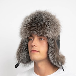 Gorro de piel de zorro azul oscuro de primera calidad para hombre, Saga Furs, con piel toscana. Gorro de invierno de piel auténtica de primera calidad.
