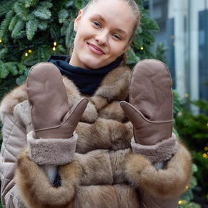 Brown Sheepskin/Shearling And Full Fur Women's  Mittens Stylish Winter Gloves