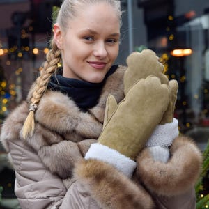 Beige Sheepskin/Shearling And Full Fur Women's  Mittens Stylish Winter Gloves