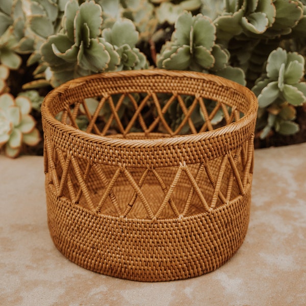 Rattan Plant Basket, Handwoven Basket, Plant Holder, Wicker Basket, Straw Basket, Centerpiece, Summer Decor, Bali Basket, Wedding Gift