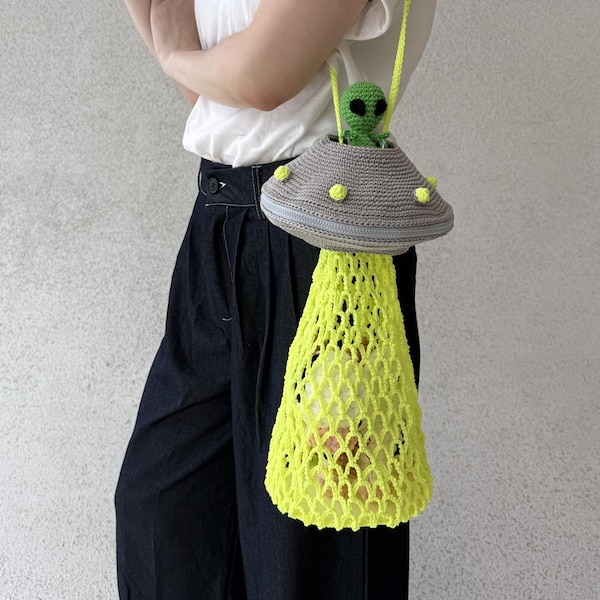 Haakpatroon UFO opvouwbare nettas pdf | Herbruikbare gehaakte draagtas, ophangzakje, uniek buitenaards taspatroon, buitenaardse amigurumi-bedel, grappig patroon