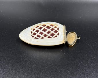 Mother of Pearl Shell Trinket Box, Vintage Seashell box , boho mop container, collectible sea home decor mother of pearl box gift