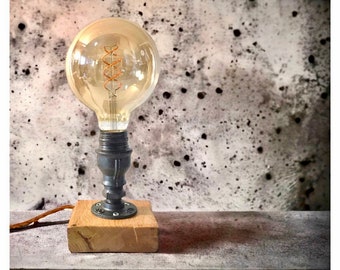 Lampe à poser en fonte et bois style industriel vintage