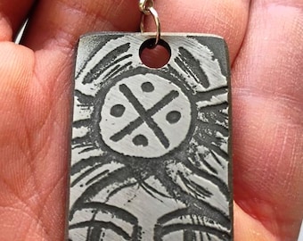 Amuleto slavo inciso a mano – Ciondolo unico in acciaio elettroinciso