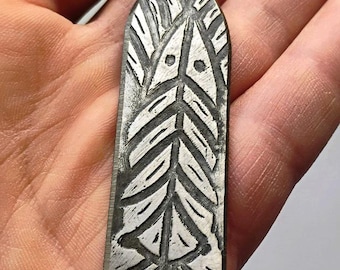 Amuleto slavo inciso a mano – Ciondolo unico in acciaio elettroinciso