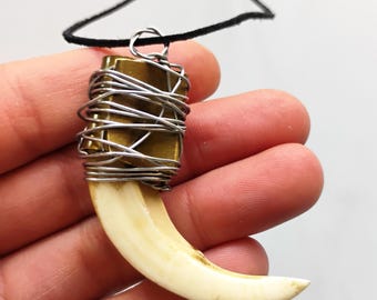 Amuleto fatto a mano, ciondolo in vero corno di cervo, collana in vero corno di cervo, ciondolo slavo, arte slava