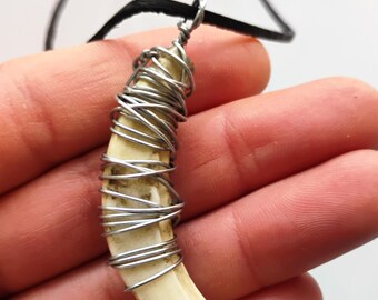 Amuleto fatto a mano, ciondolo in vero corno di cervo, collana in vero corno di cervo, ciondolo slavo, arte slava