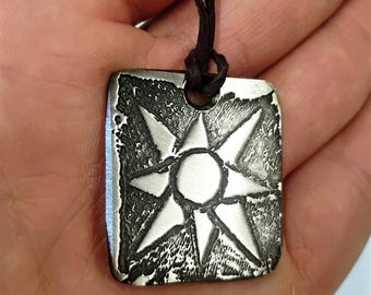 Handgeätztes slawisches Amulett – einzigartiger Anhänger aus elektrogeätztem Stahl