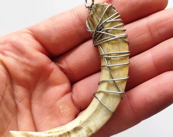 Amuleto fatto a mano, ciondolo in vero corno di cervo, collana in vero corno di cervo, ciondolo slavo, arte slava