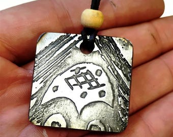 Handgeätztes slawisches Amulett – einzigartiger Anhänger aus elektrogeätztem Stahl