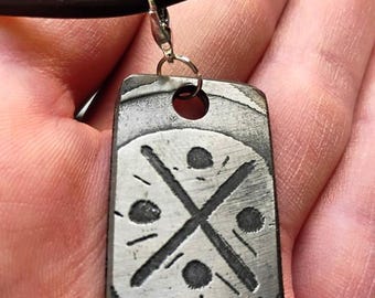 Amuleto slavo inciso a mano – Ciondolo unico in acciaio elettroinciso