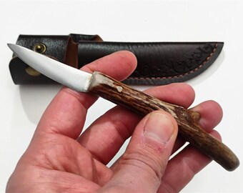 Handgefertigtes Jagdmesser – Griff aus echtem Rehgeweih – Klinge aus Klinge aus Klingenstahl (NCV1) – handvernähte Klinge inklusive – Einzigartiges, handwerkliches Geschenk