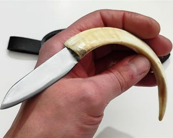 Handcrafted Slavic Hunter’s Knife – Wild Boar Tusk Handle – NCV1 Tool Steel – Handmade Eco-Leather Sheath – Authentic Wilderness Gear