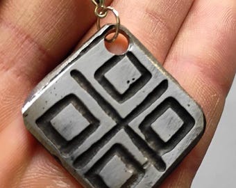 Amuleto slavo inciso a mano – Ciondolo unico in acciaio elettroinciso