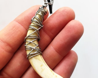 Amuleto fatto a mano, ciondolo in vero corno di cervo, collana in vero corno di cervo, ciondolo slavo, arte slava