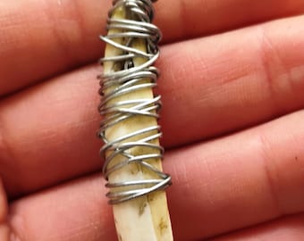 Collana fatta a mano, ciondolo in vero corno di cervo, collana in vero corno di cervo, ciondolo slavo, arte slava