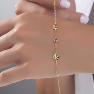 14K Solid Gold Buchstabe Birthstone Armbänder, Familie Birthstone Initial Armband, Geschenke für Mütter, personalisierter Schmuck, Muttertagsgeschenke